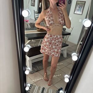 Le Lis Feminine Pink & Nude Tan Daisy Print Skirt Set